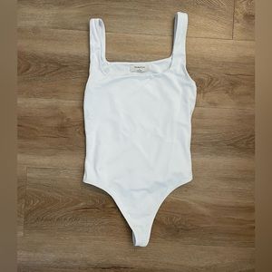 S Aritzia Babaton Countour Tank Bodysuit